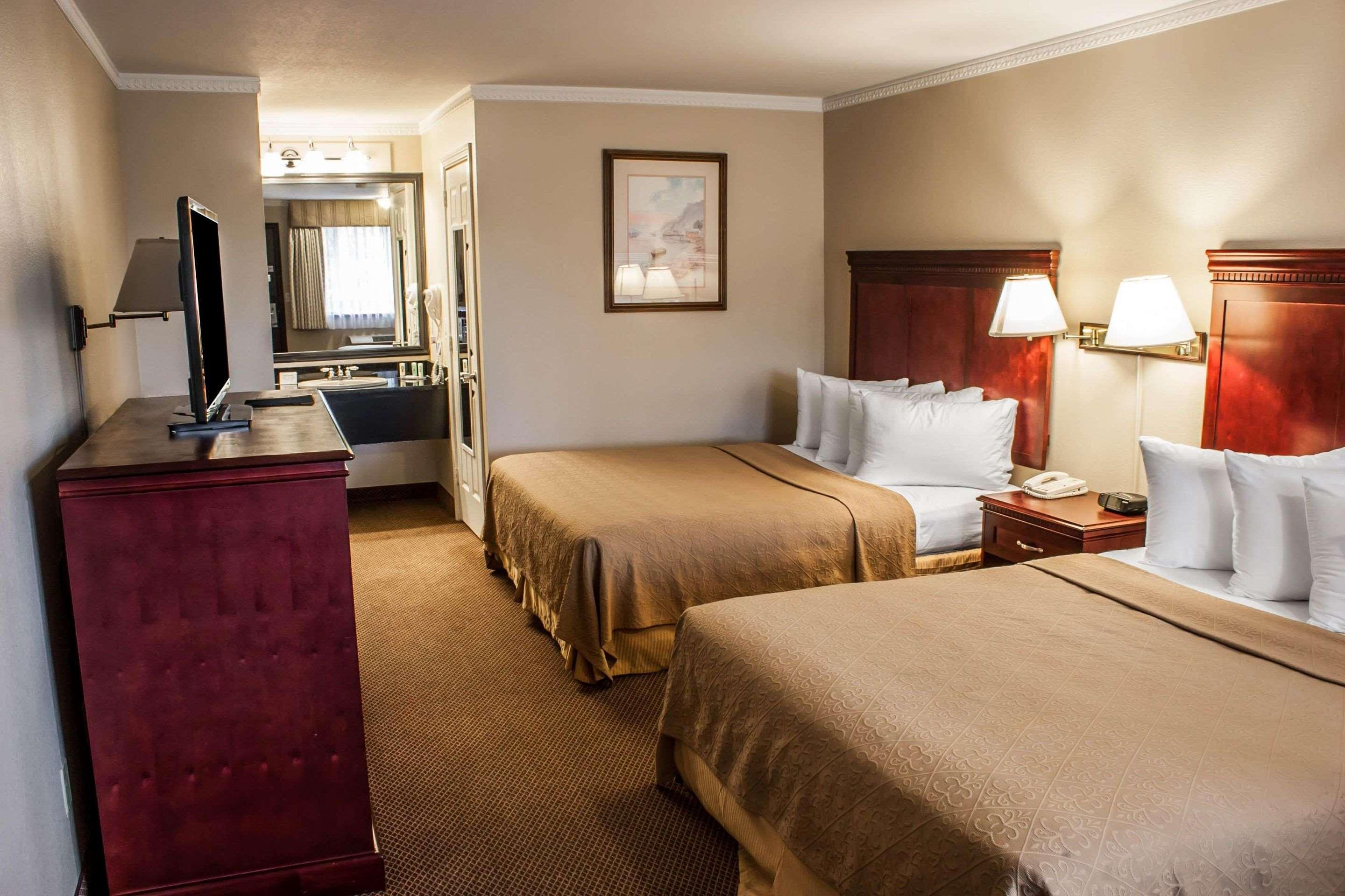 Quality Inn & Suites Fife Seattle Buitenkant foto